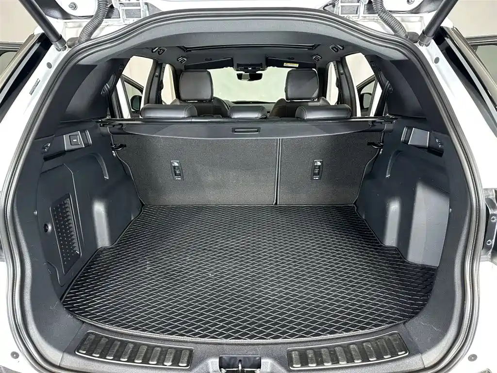 Land Rover Discovery Sport 2022 249PS R-Dynamic S 5 мест