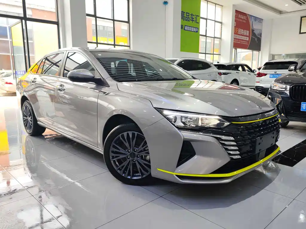 DONGFENG YI HYUN MAX