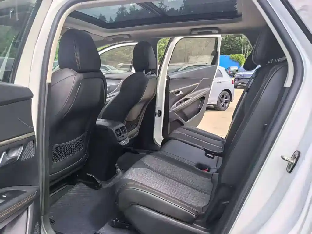 Peugeot 5008 — миниатюра 6
