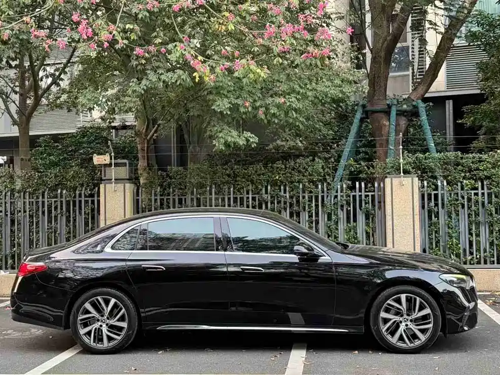 MERCEDES-BENZ E CLASS