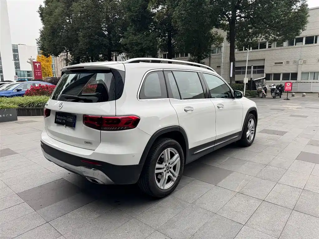 MERCEDES-BENZ GLB
