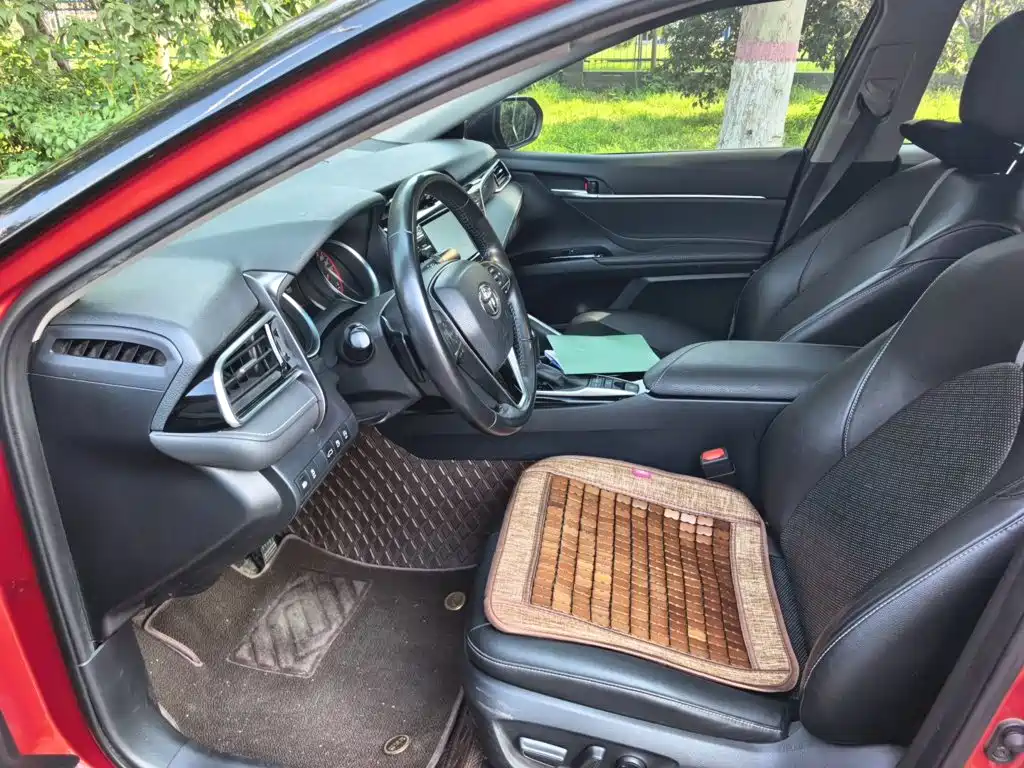 Toyota Camry — миниатюра 8