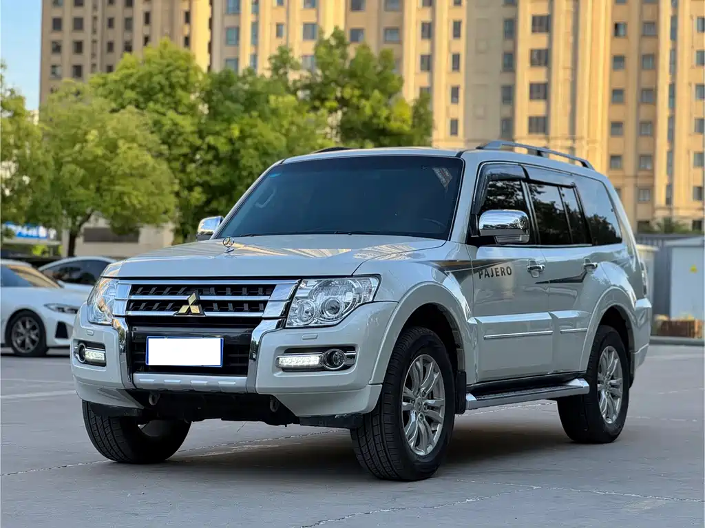 Mitsubishi Pajero (Import) 2019