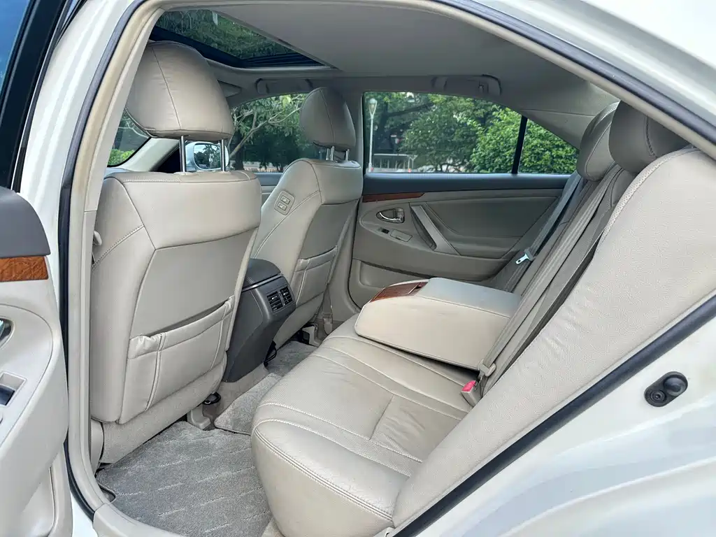 Toyota Camry — миниатюра 6