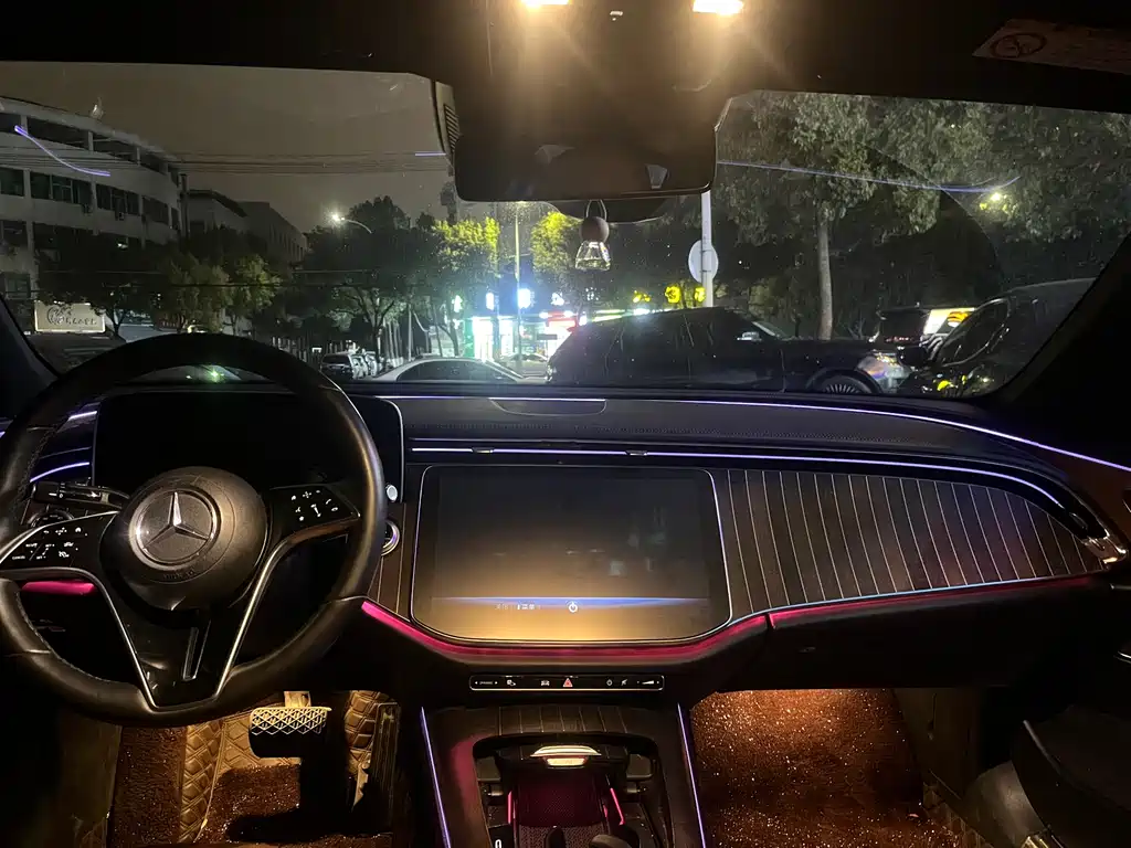 MERCEDES-BENZ E CLASS