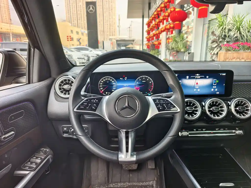MERCEDES-BENZ GLB