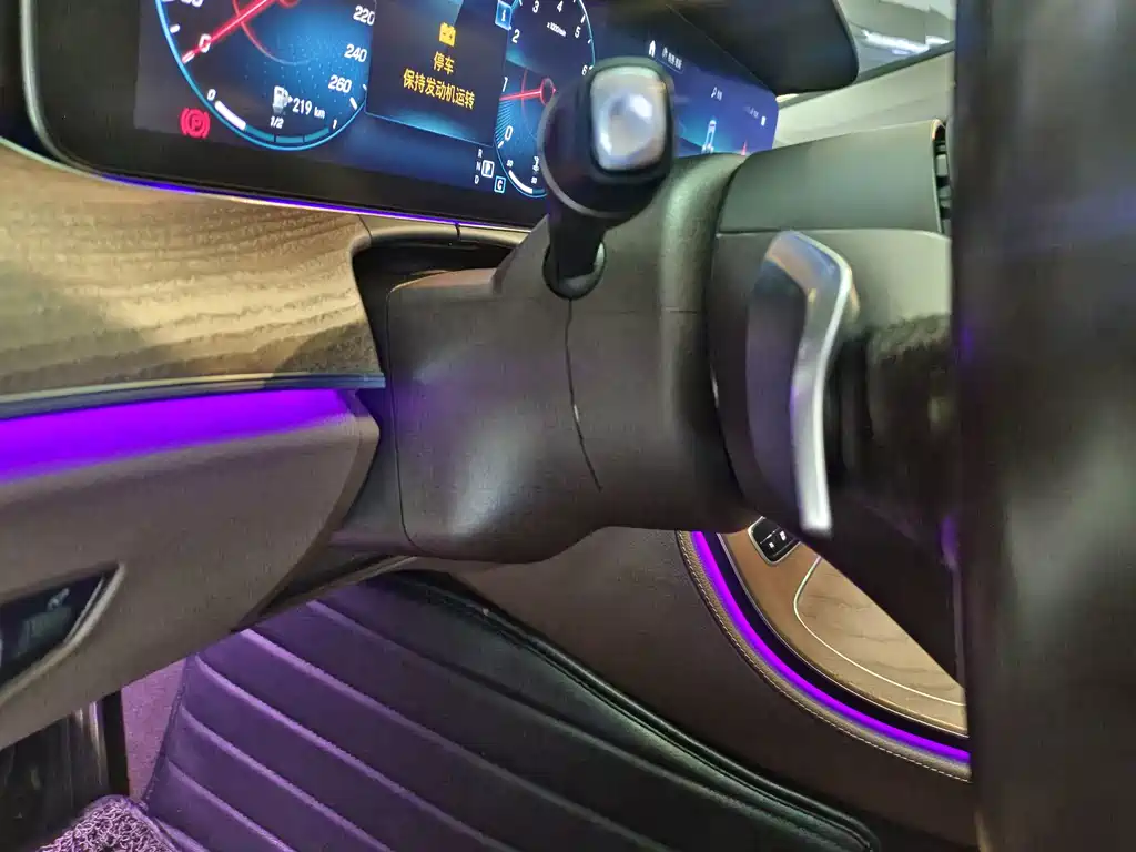 Mercedes-Benz E-Class — миниатюра 11