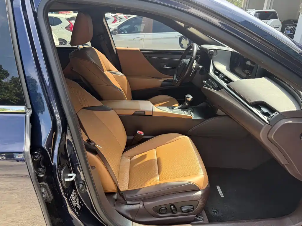 Lexus ES — миниатюра 10