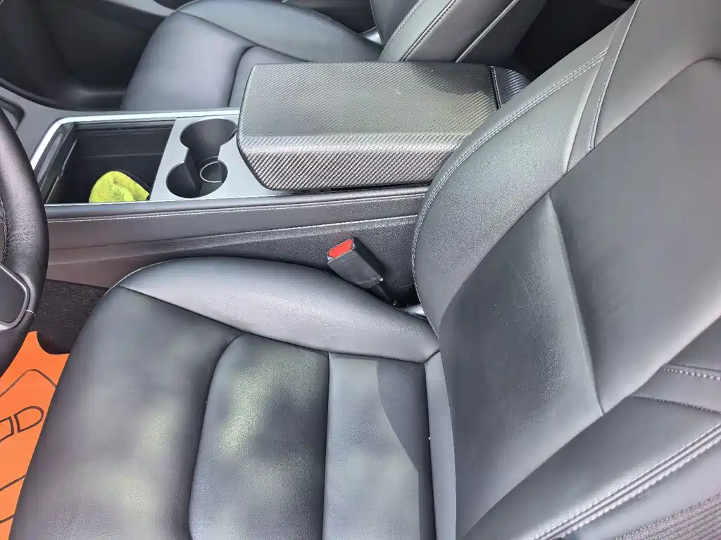 Tesla Model Y — миниатюра 7