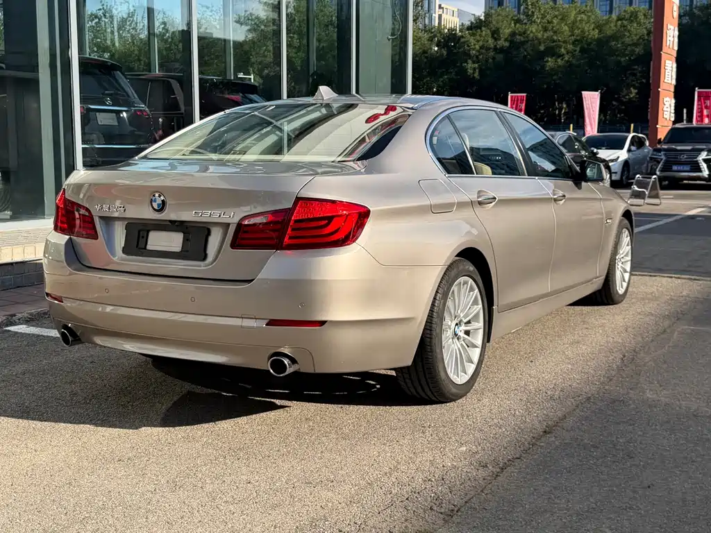 BMW 5 Series — миниатюра 4
