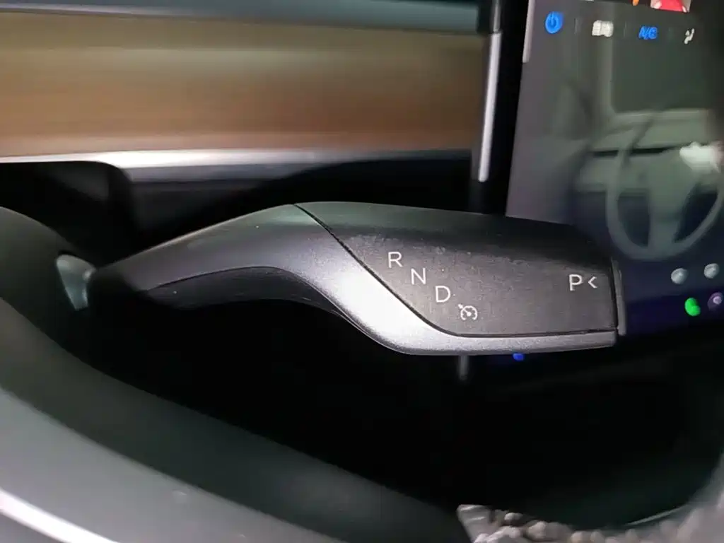 Tesla Model Y — миниатюра 14