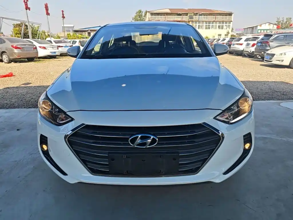 Hyundai Elantra — миниатюра 3