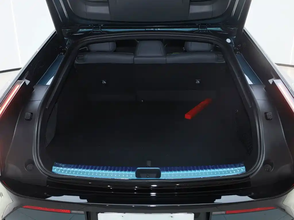 XPeng P7 — миниатюра 9