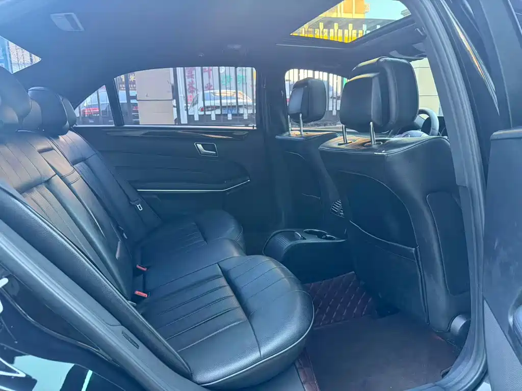 Mercedes-Benz E-Class — миниатюра 11