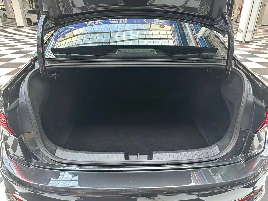 Volkswagen Sagitar — миниатюра 16