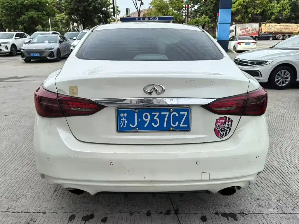 Infiniti Q50L - фото 4
