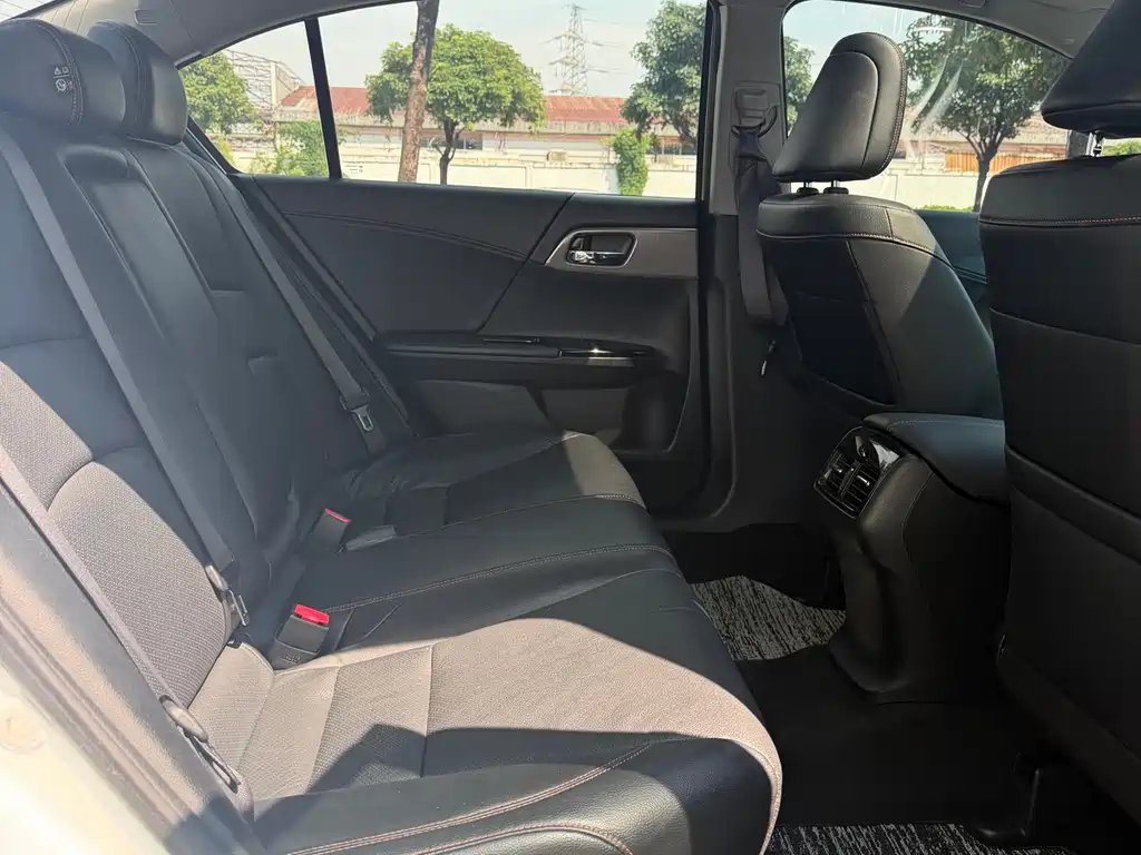 Honda Accord — миниатюра 14