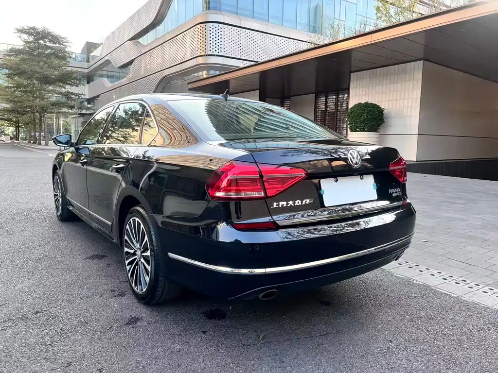 VOLKSWAGEN PASSAT