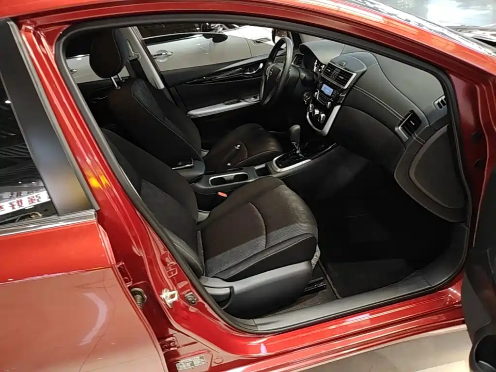 Nissan Tiida — миниатюра 25