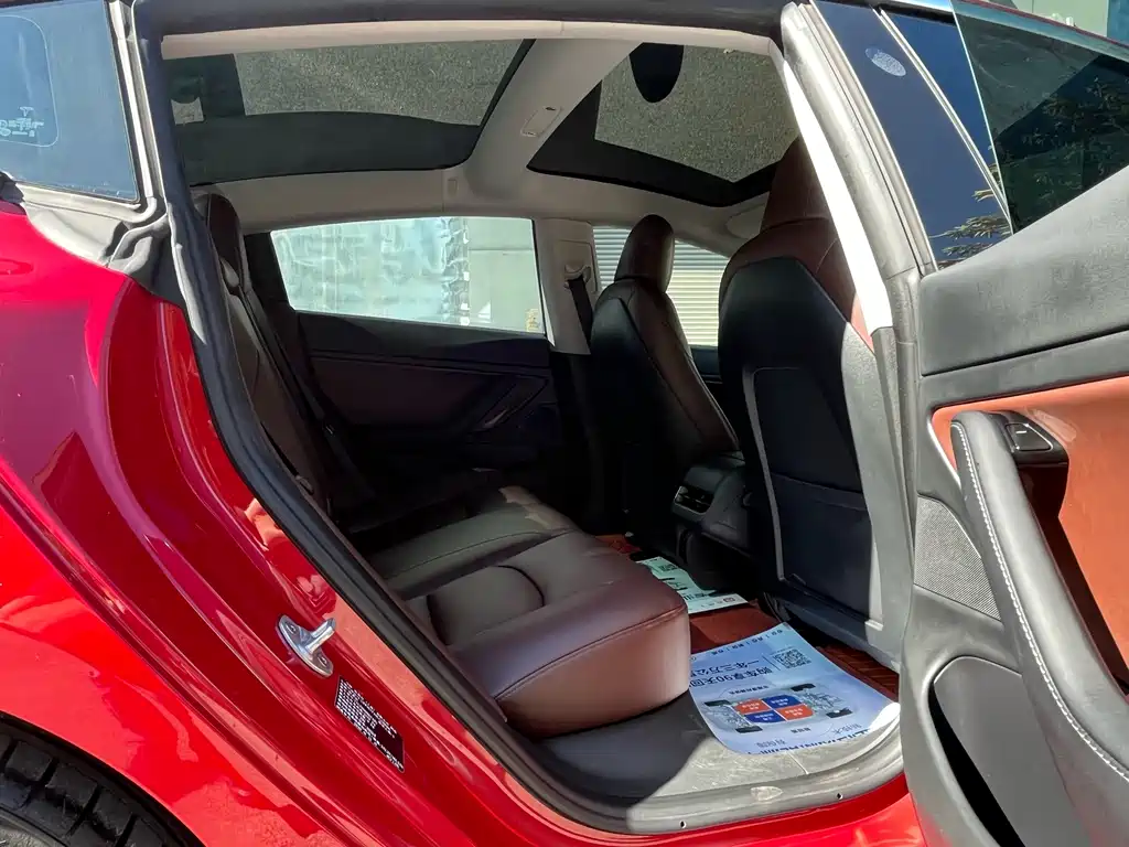 Tesla Model 3 — миниатюра 16