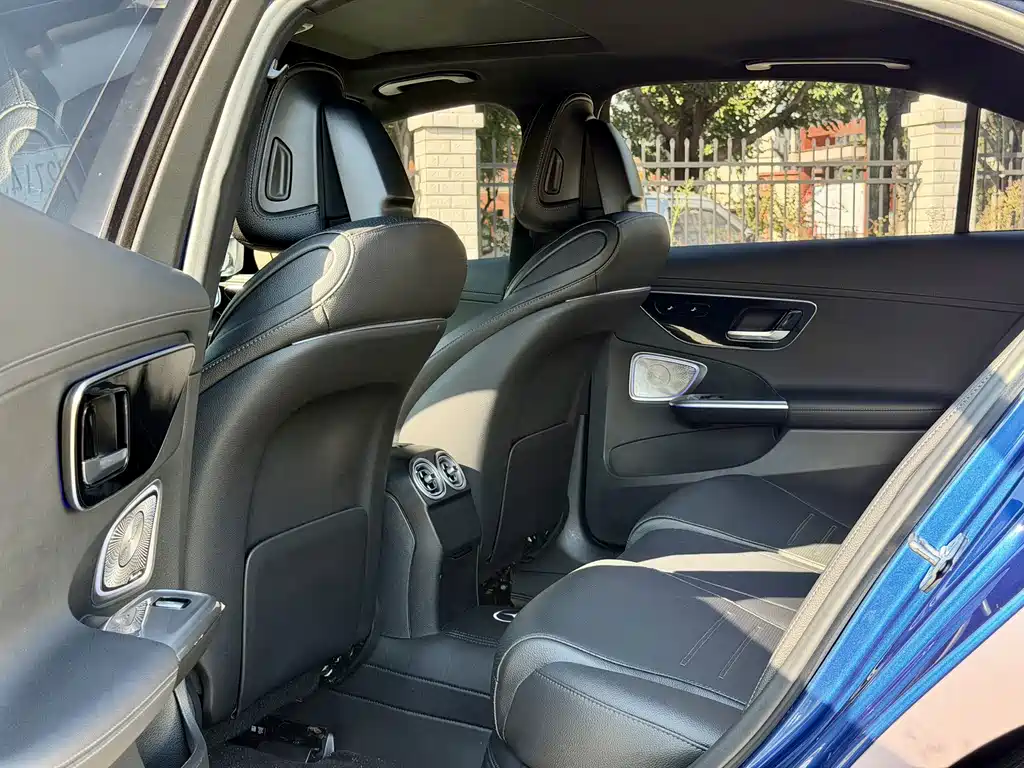 Mercedes-Benz C-Class — миниатюра 4