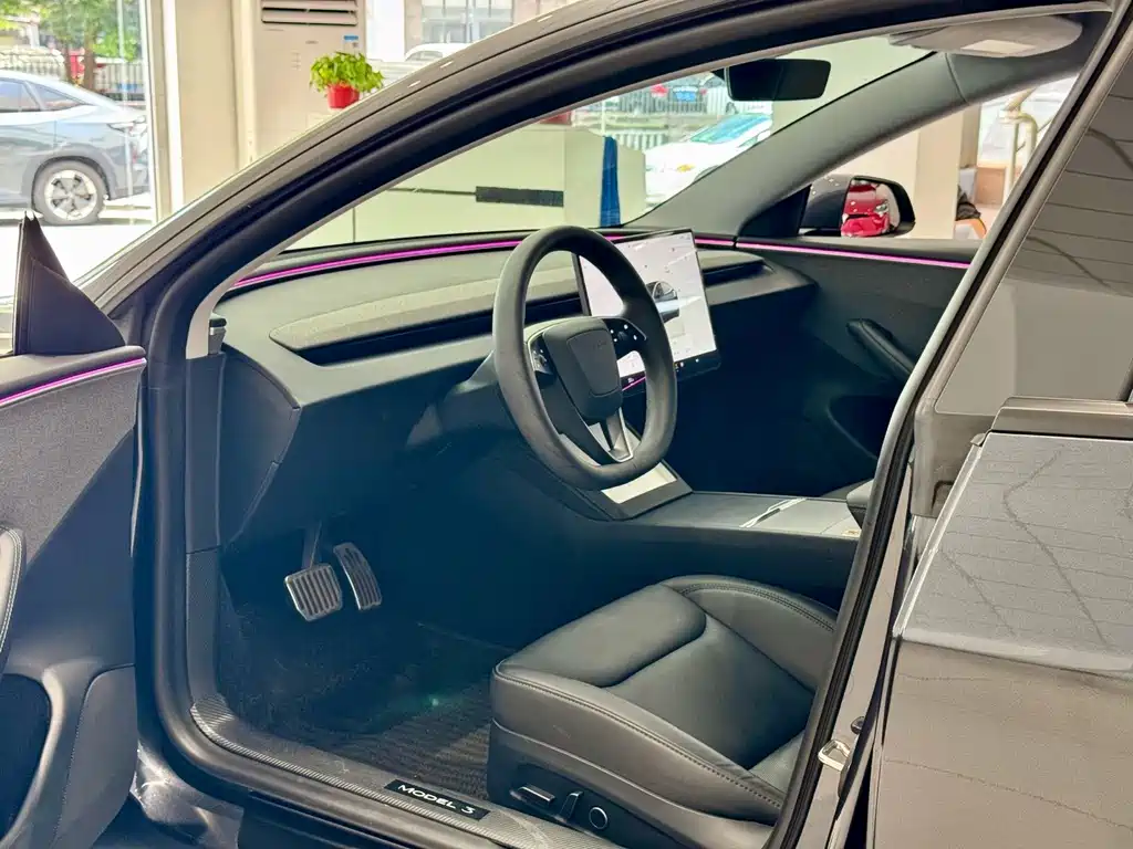 Tesla Model 3 — миниатюра 4
