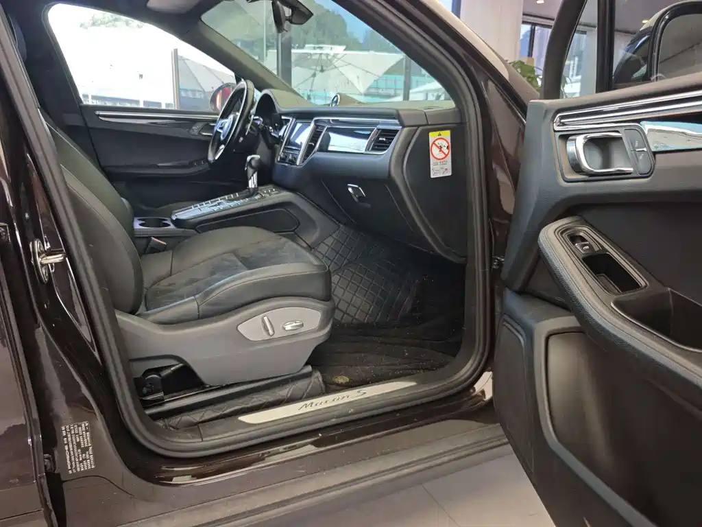 Porsche Macan — миниатюра 13