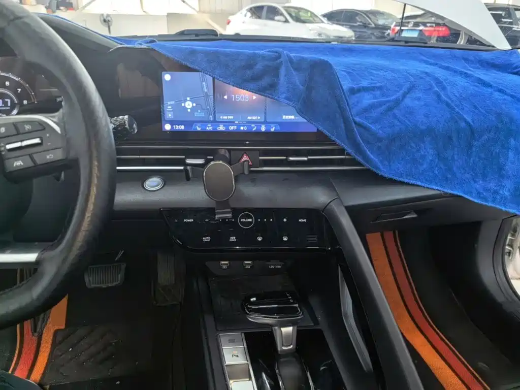 Hyundai Elantra — миниатюра 10