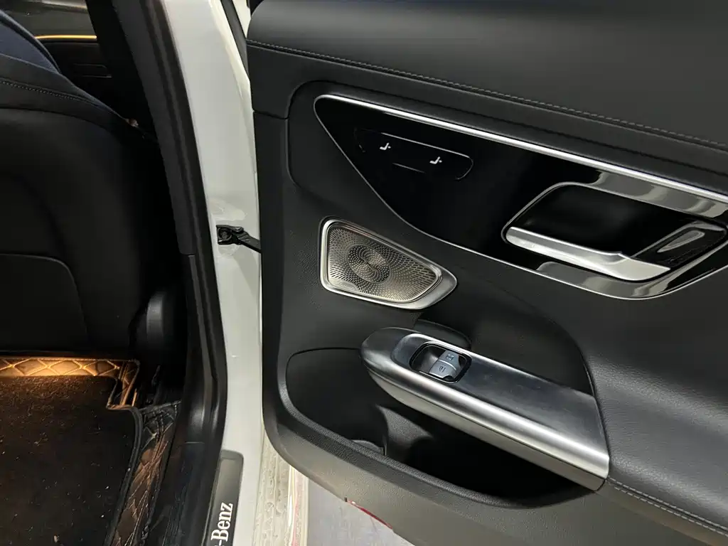 Mercedes-Benz C-Class — миниатюра 10