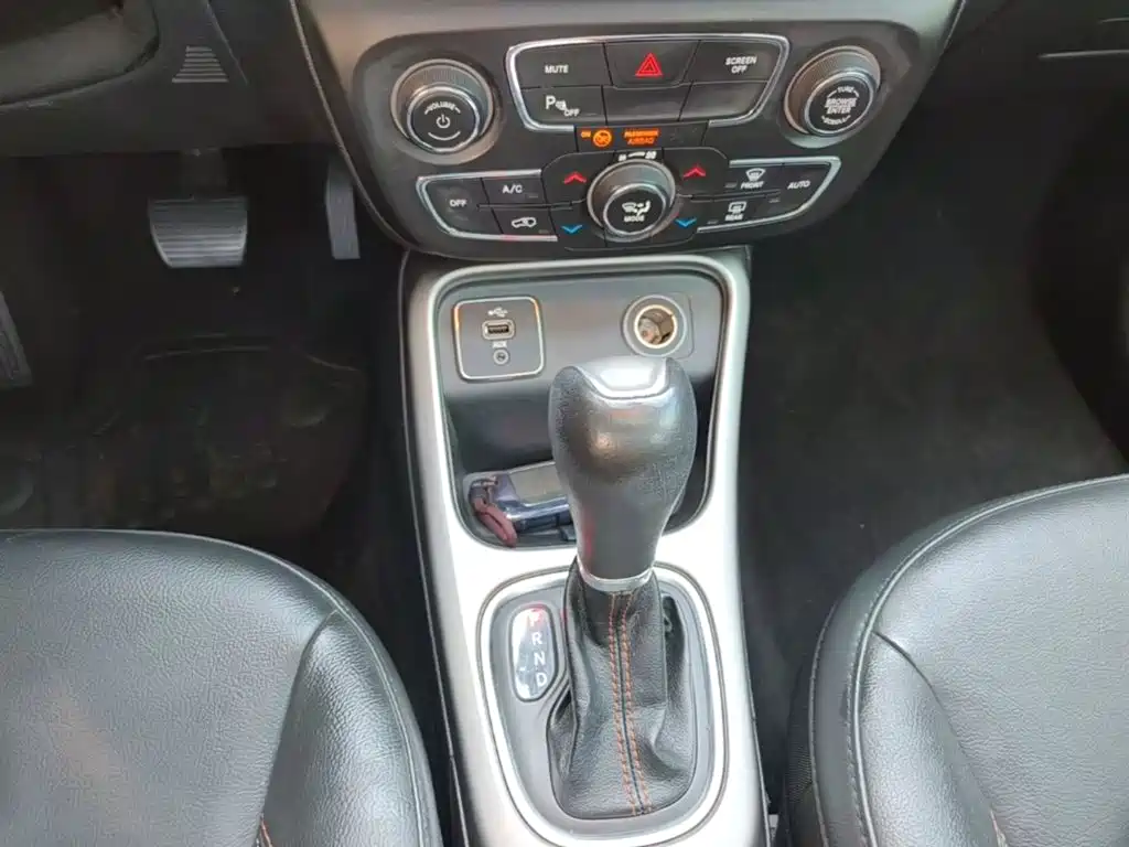 Jeep Compass — миниатюра 14
