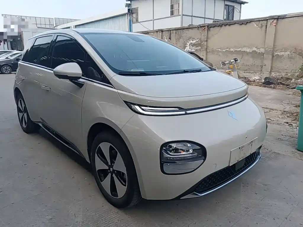 Baojun Yunduo — миниатюра 4