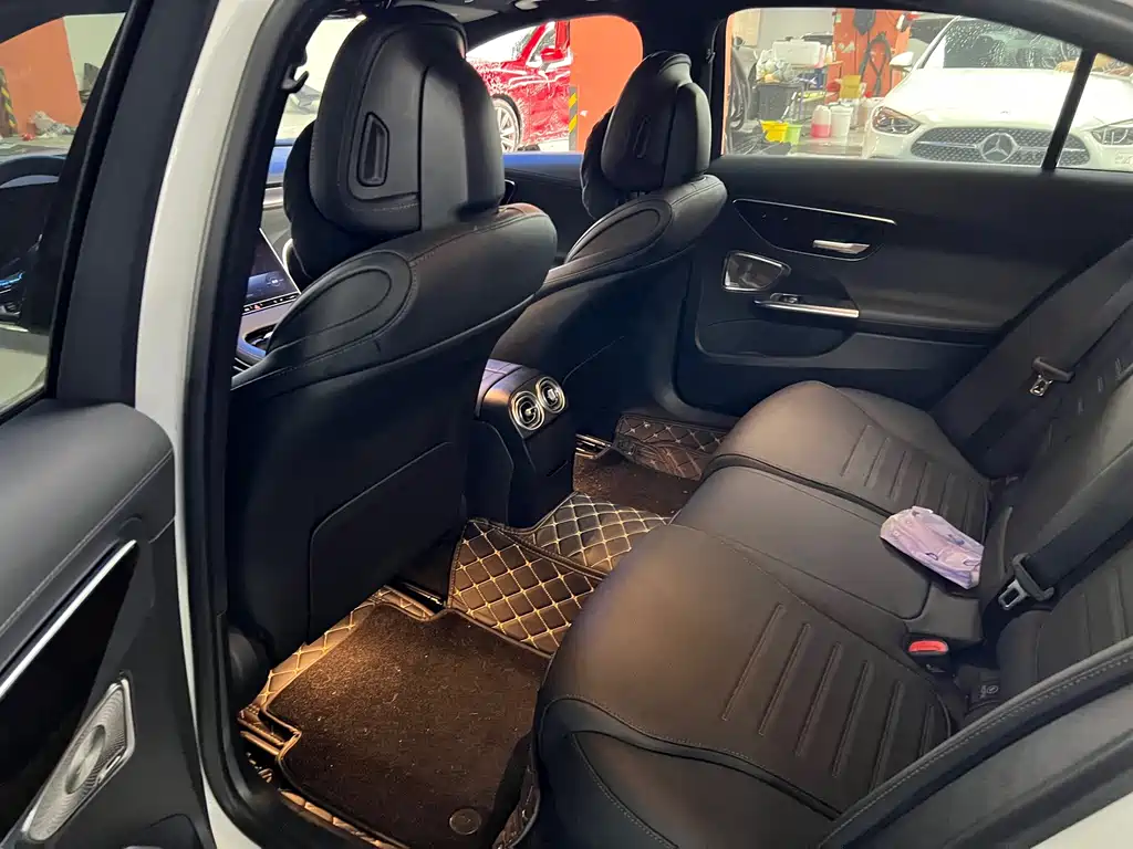 Mercedes-Benz C-Class — миниатюра 11