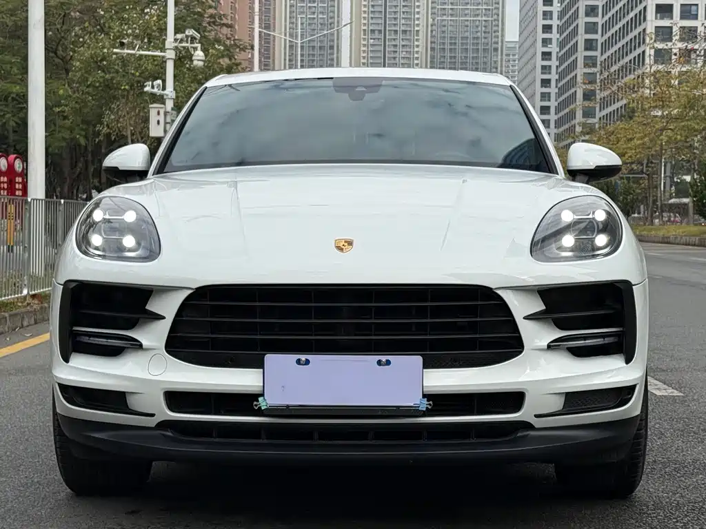 PORSCHE MACAN
