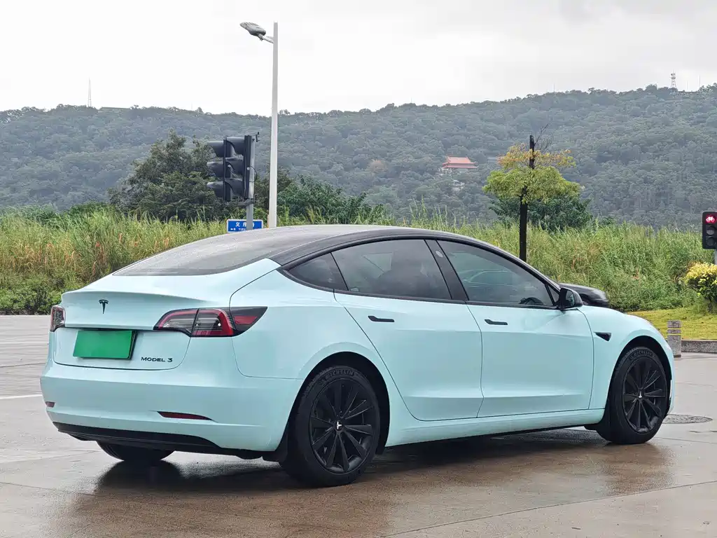 Tesla Model 3 — миниатюра 3