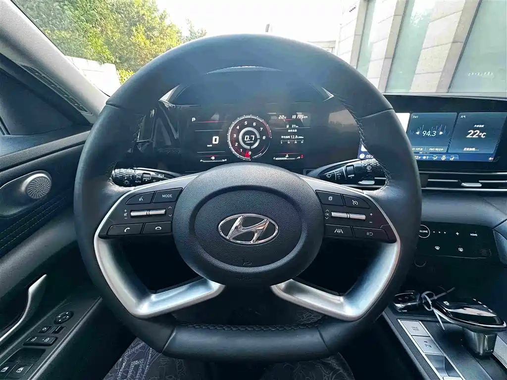Hyundai Elantra — миниатюра 9