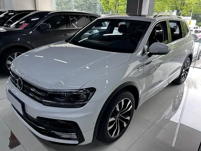 VOLKSWAGEN TIGUAN L 2021