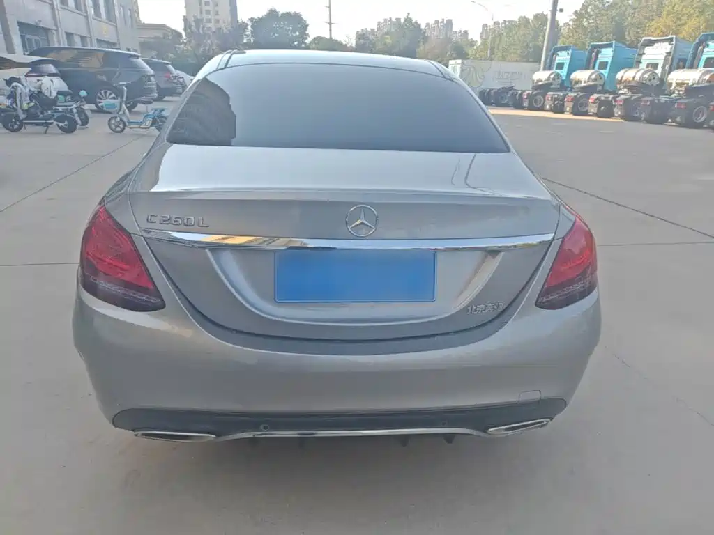 Mercedes-Benz C-Class — миниатюра 6