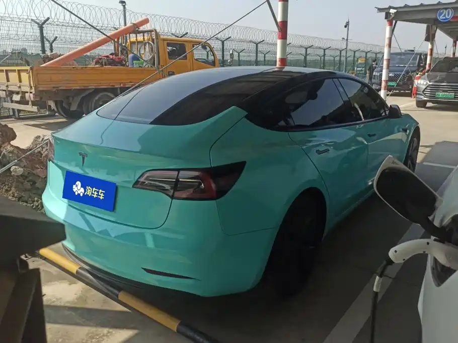 Tesla Model 3 — миниатюра 3