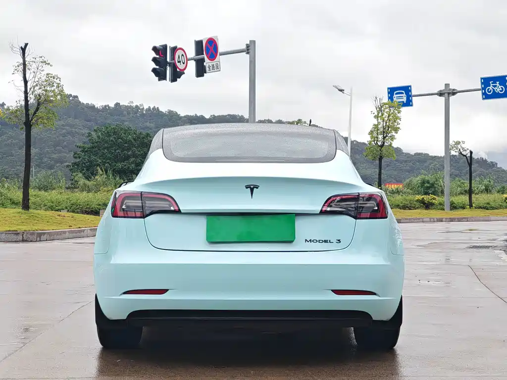 Tesla Model 3 — миниатюра 2