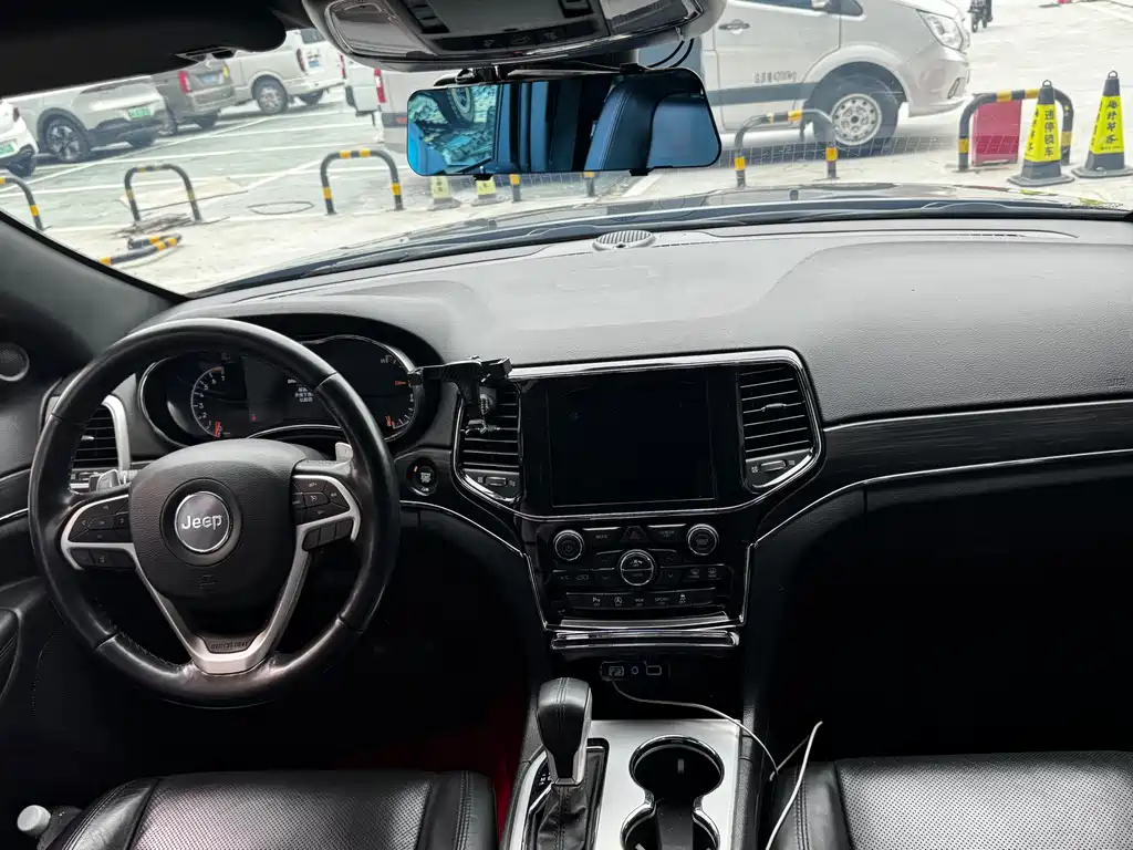 Jeep Grand Cherokee (Import) — миниатюра 5