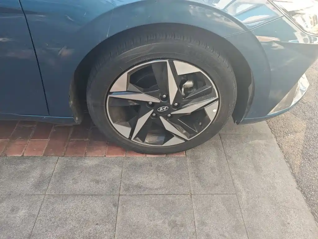 Hyundai Elantra — миниатюра 8
