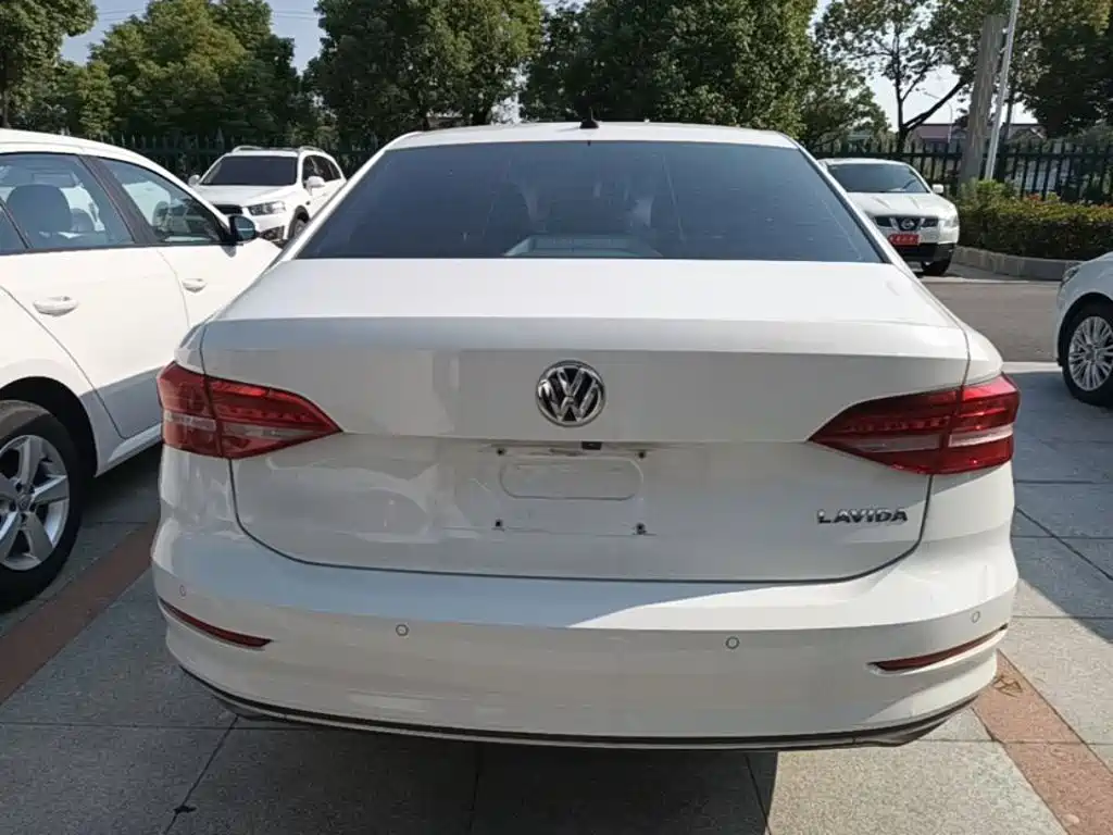 Volkswagen Lavida — миниатюра 6