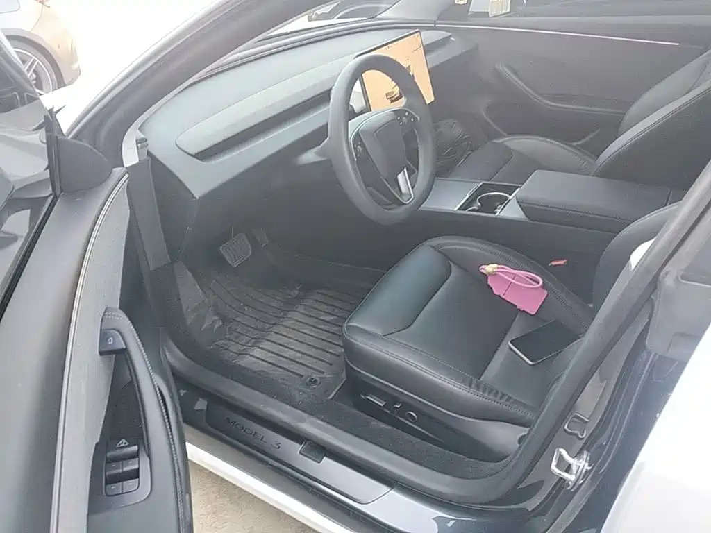Tesla Model 3 — миниатюра 16