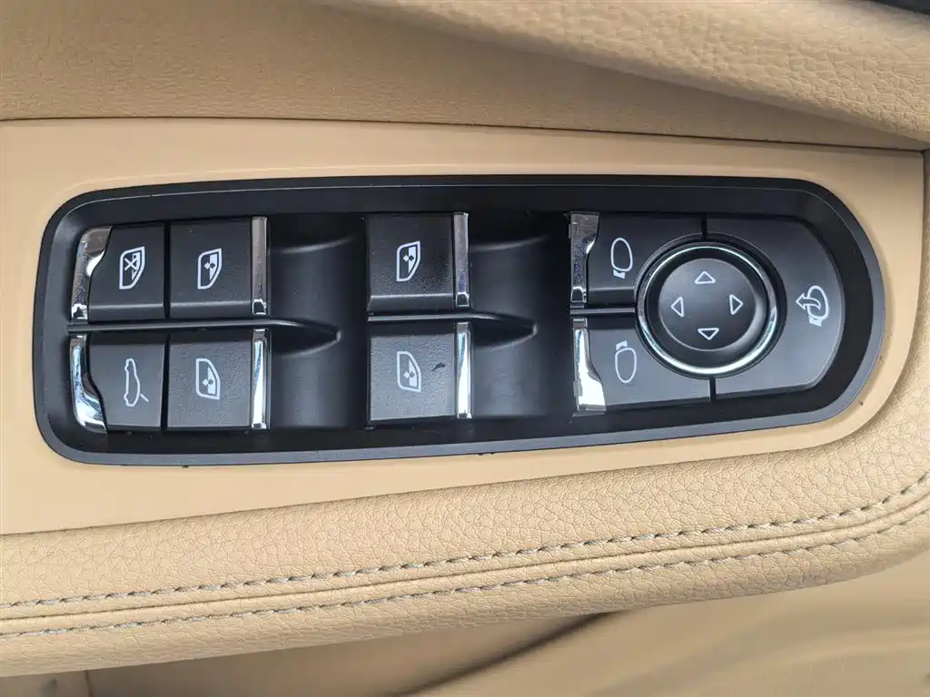Porsche Macan — миниатюра 27