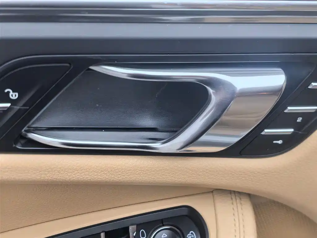 Porsche Macan — миниатюра 26