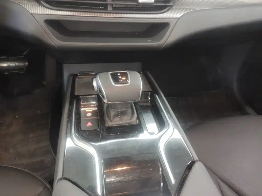 Hongqi Hongqi E-QM5 — миниатюра 14
