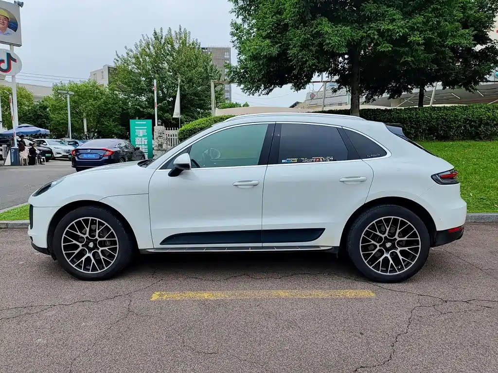Porsche Macan — миниатюра 3