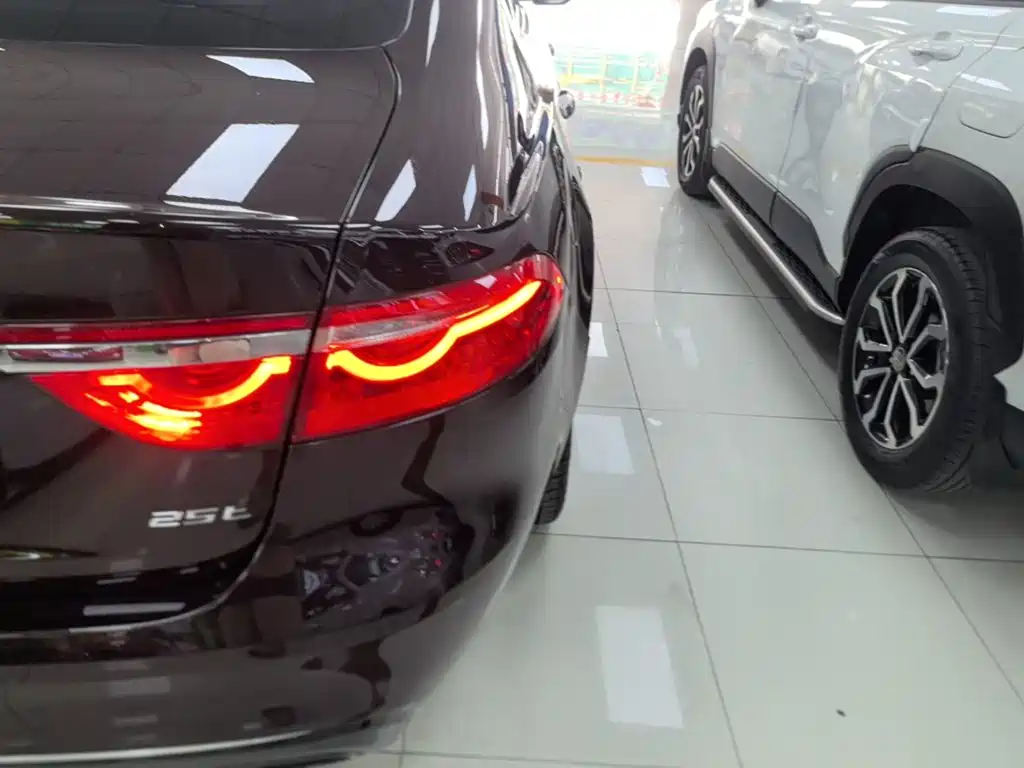 Jaguar XFL — миниатюра 8