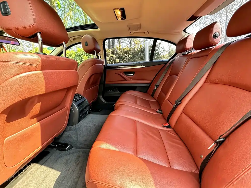 BMW 5 Series — миниатюра 8