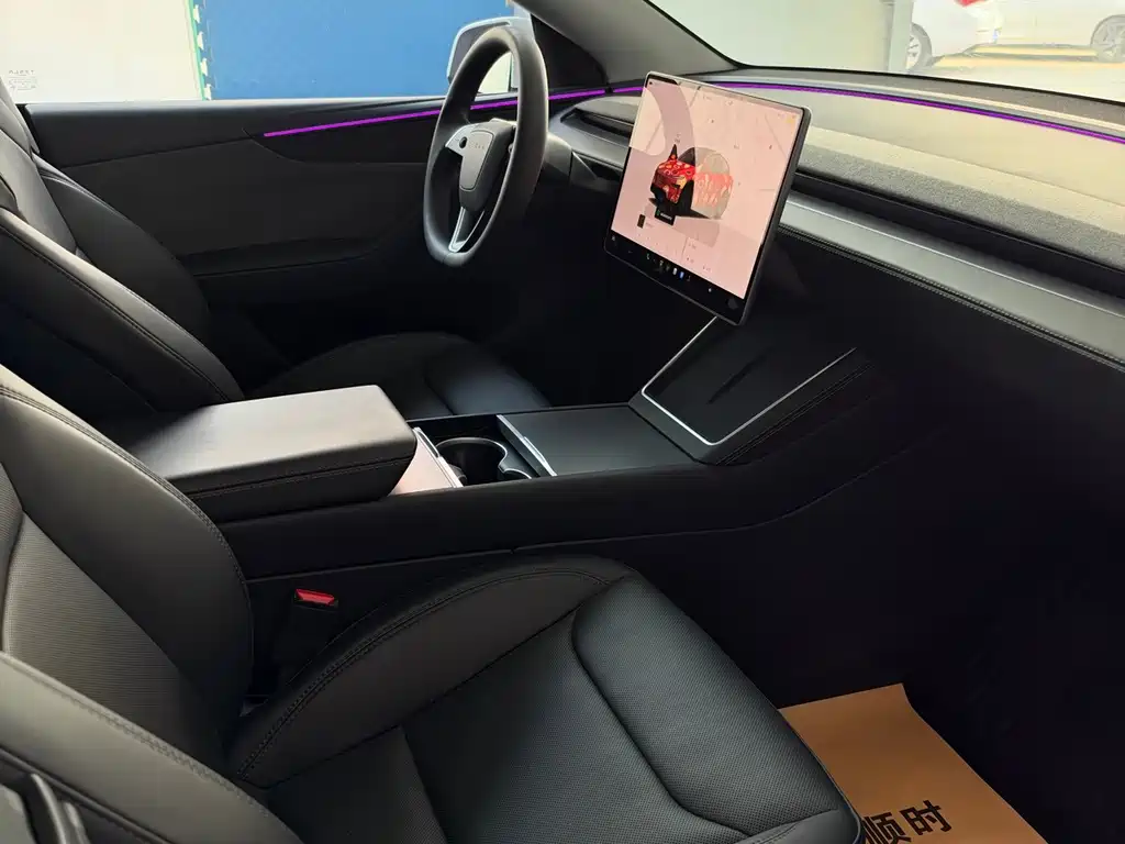 Tesla Model Y — миниатюра 4